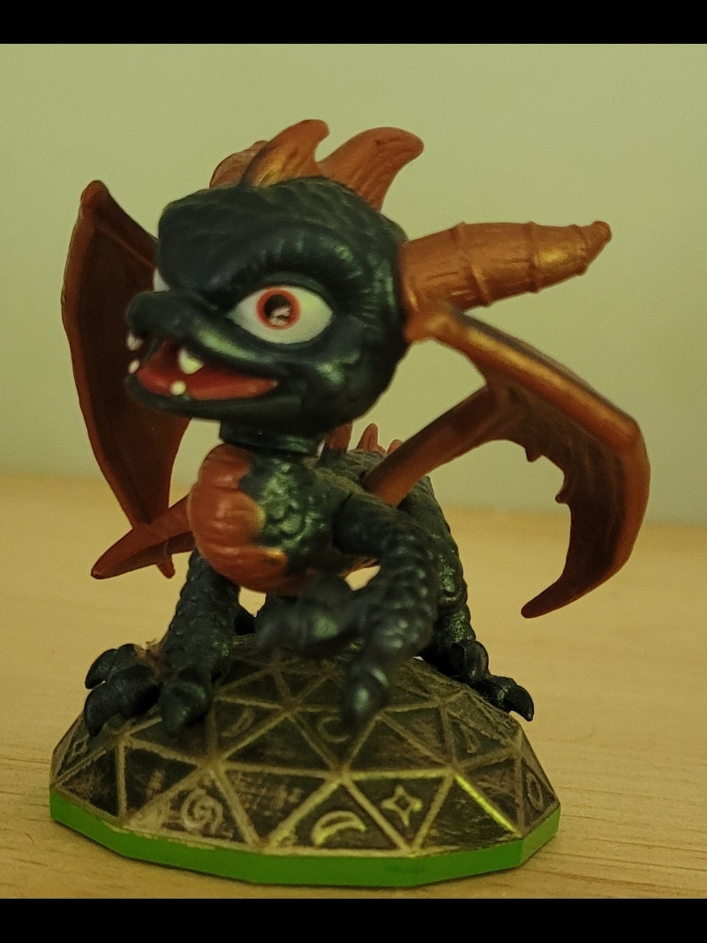 7 SKYLANDERS